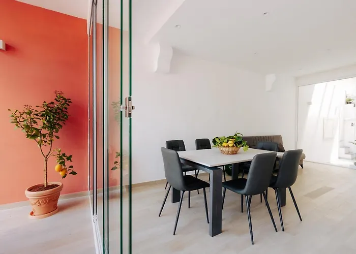 Maison Lorelle - De Vivo Realty