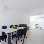 Maison Lorelle - De Vivo Realty Holiday home
